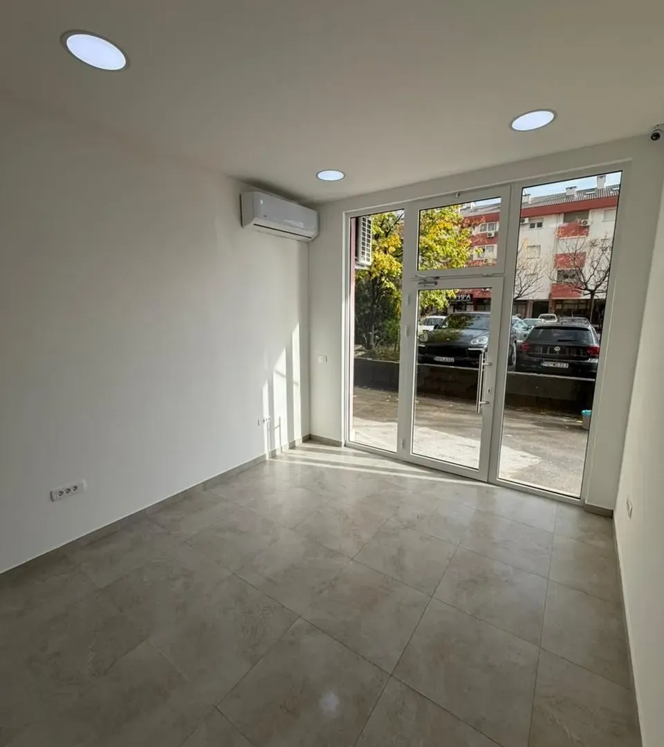 Izdavanje, poslovni prostor, 57m², Krivi Most, Podgorica
