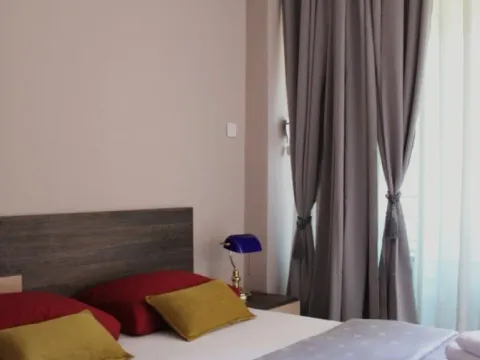 Izdavanje, jednosoban stan, 40m², Centar, Budva - image 11