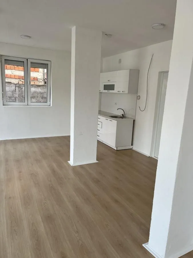 Rent, office space, 38m², Niš, Srbija