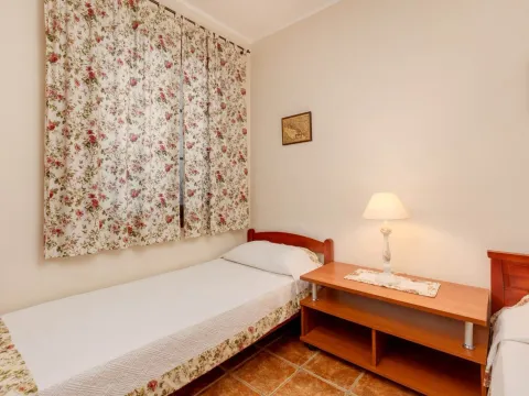 Prodaja, dvosoban stan, 84m², Kostanjica, Kotor - image 12