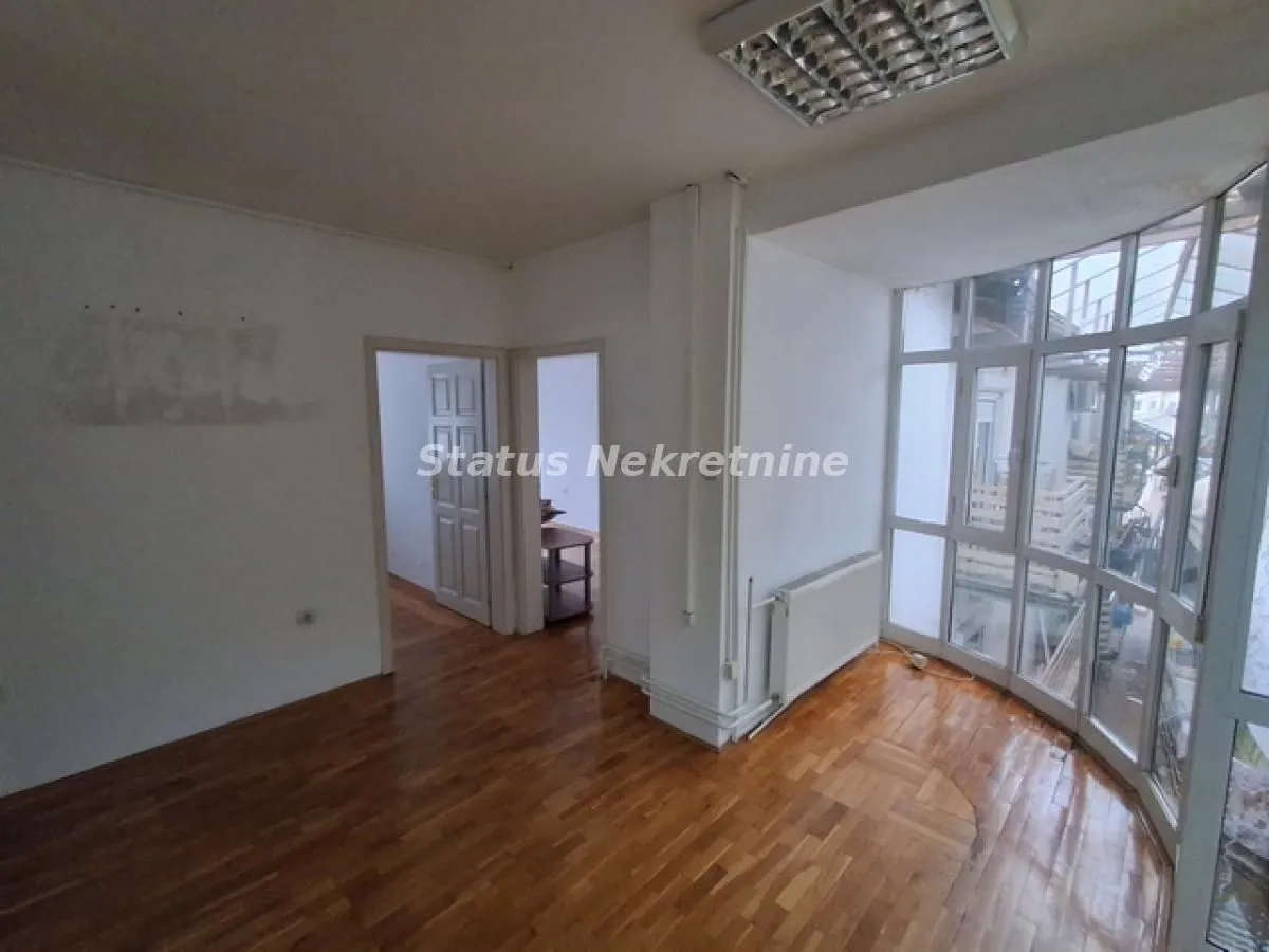 Izdavanje, stan, 170m², Centar, Novi Sad