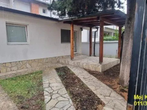 Kuća in Petlovo Brdo