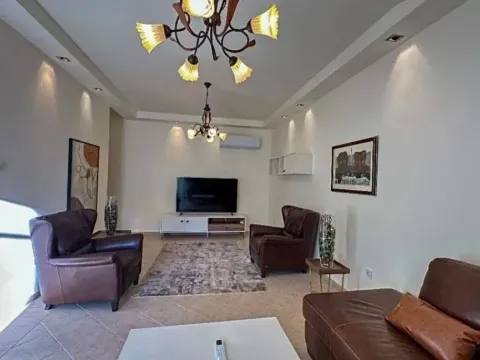 Izdavanje, trosoban stan, 114m², Momišići, Podgorica - image 4