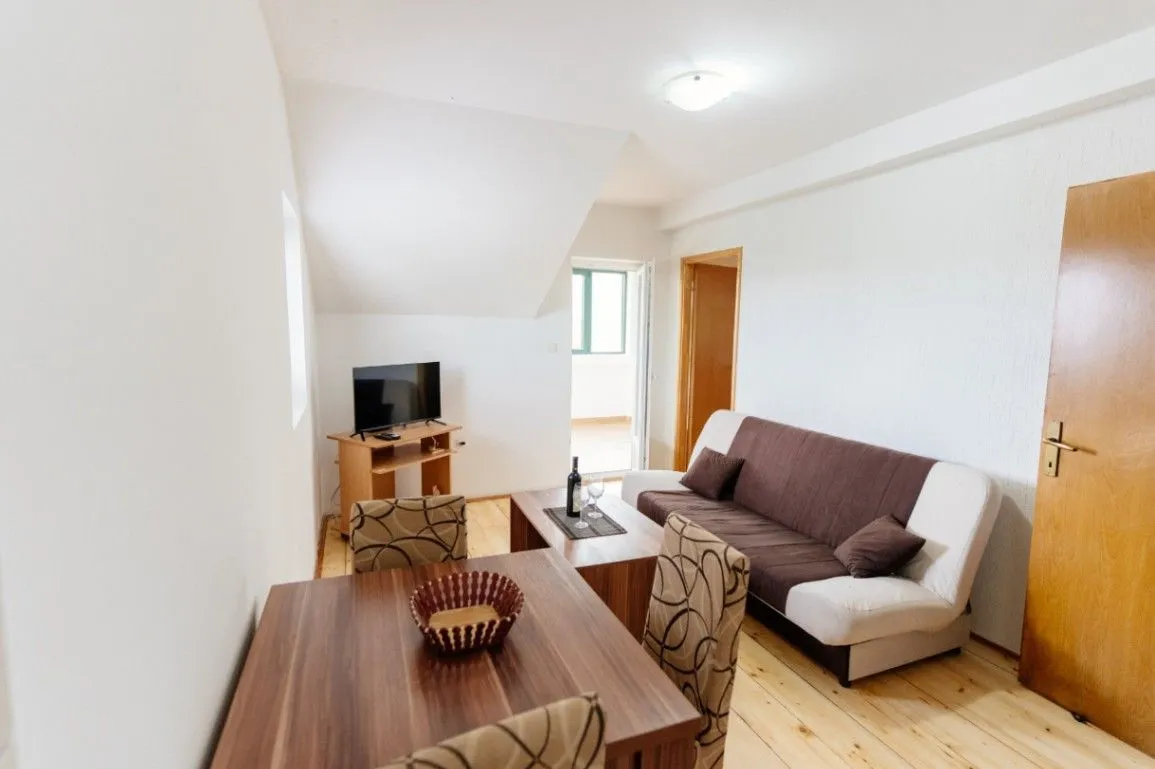 Prodaja, kuća, 190m², Pitomine, Žabljak