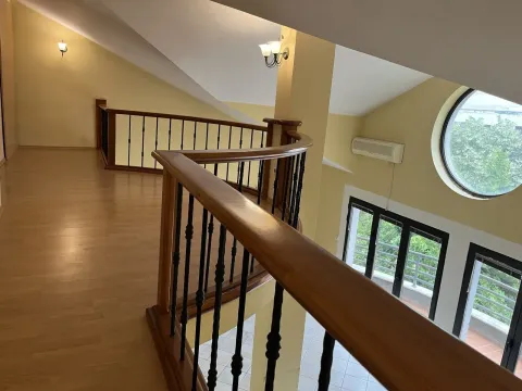 Izdavanje, četvorosoban stan, 120m², Centar, Podgorica - image 10