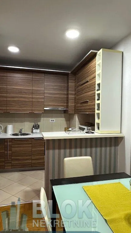 Izdavanje, dvosoban stan, 70m², Preko Morače, Podgorica