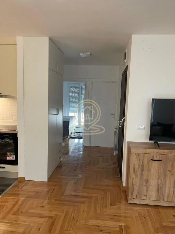 Izdavanje, trosoban stan, 64m², Voždovac Sve Podlokacije, Beograd