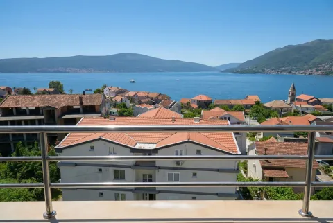 Prodaja, četvorosoban stan, 90m², Tivat, Crna Gora - image 19