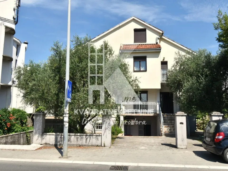 Rent, house, 340m², Masline, Podgorica