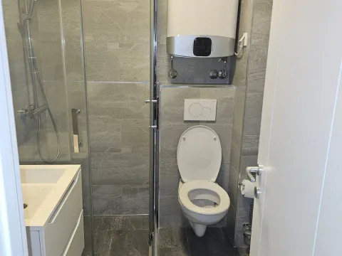 Rent, one bedroom apartment, 46m², Budva, Crna Gora - image 13