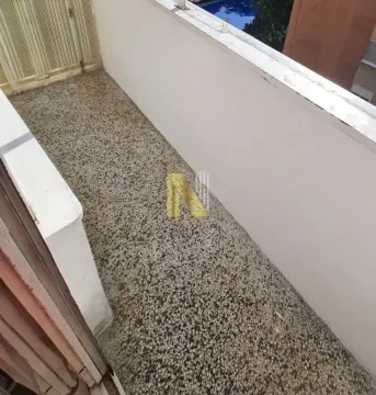 Manji nenamešten balkon sa kamenim podom. - image 16