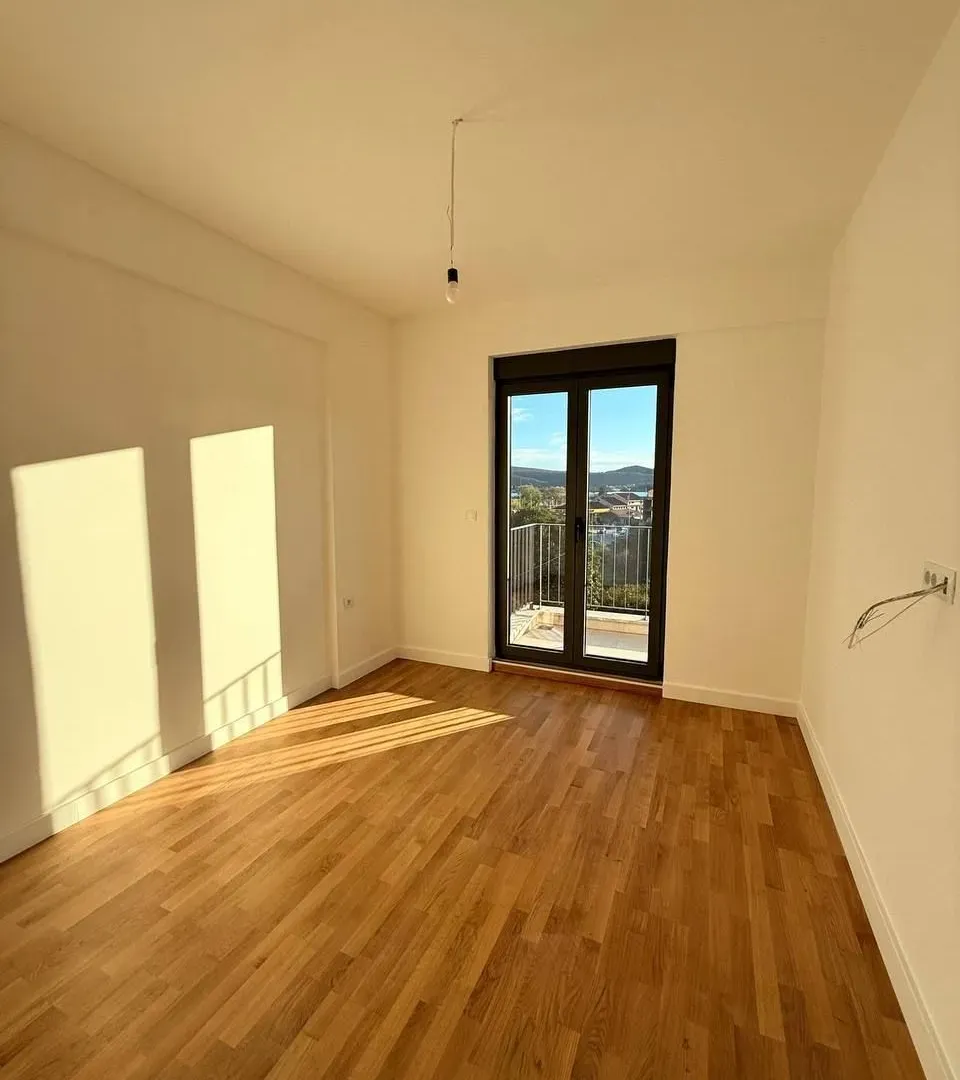 Prodaja, dvosoban stan, 72m², Centar, Tivat