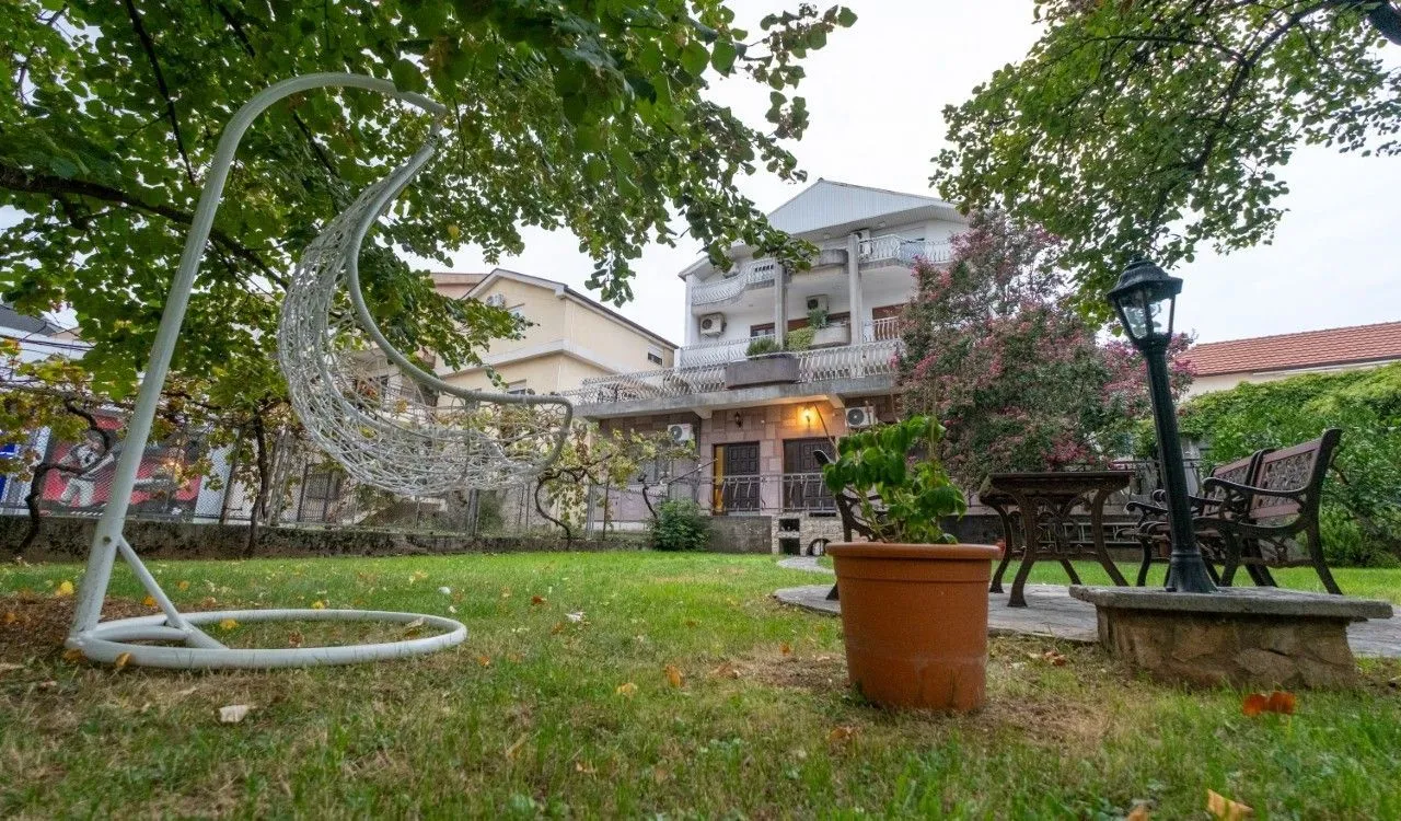 Izdavanje, trosoban stan, 145m², Momišići, Podgorica