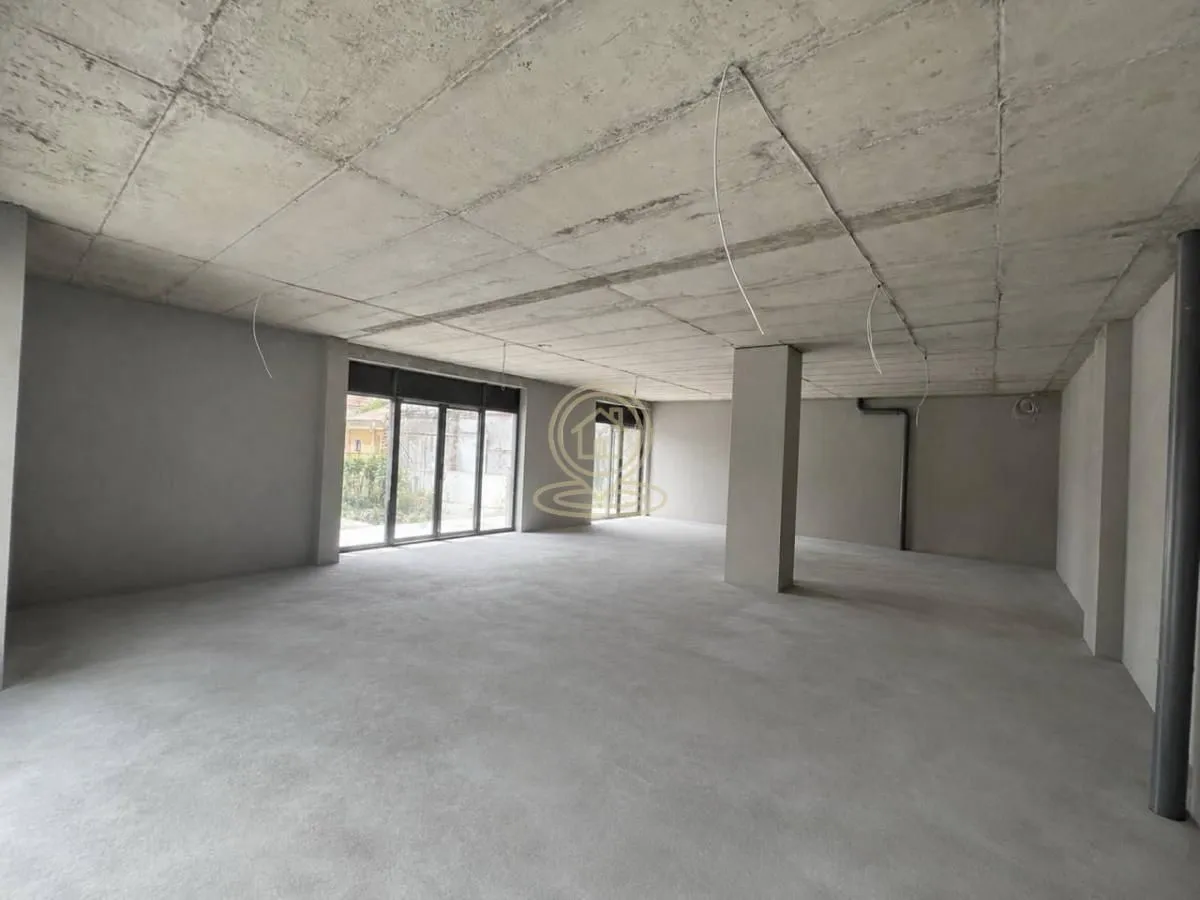 Prodaja, poslovni prostor, 95m², Centar, Kragujevac