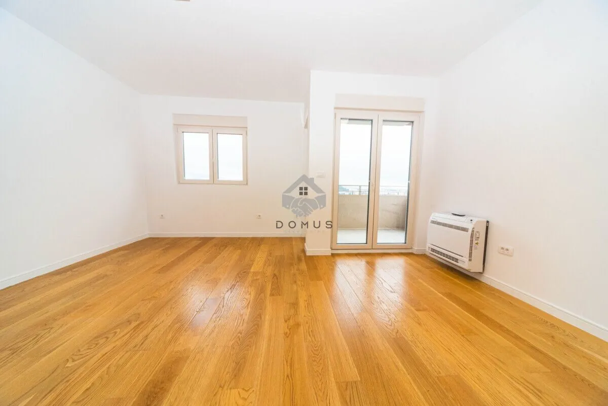Rent, office space, 68m², Central Point, Podgorica