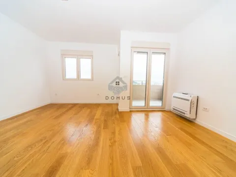 Rent, office space, 68m², Central Point, Podgorica - image 2