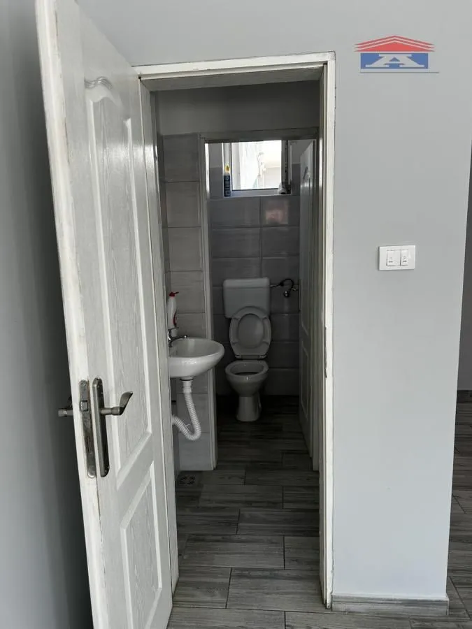 Rent, office space, 56m², Čortanovci, Inđija
