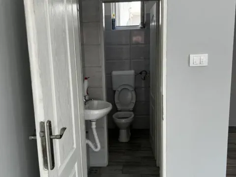 Izdavanje, poslovni prostor, 56m², Čortanovci, Inđija - image 6