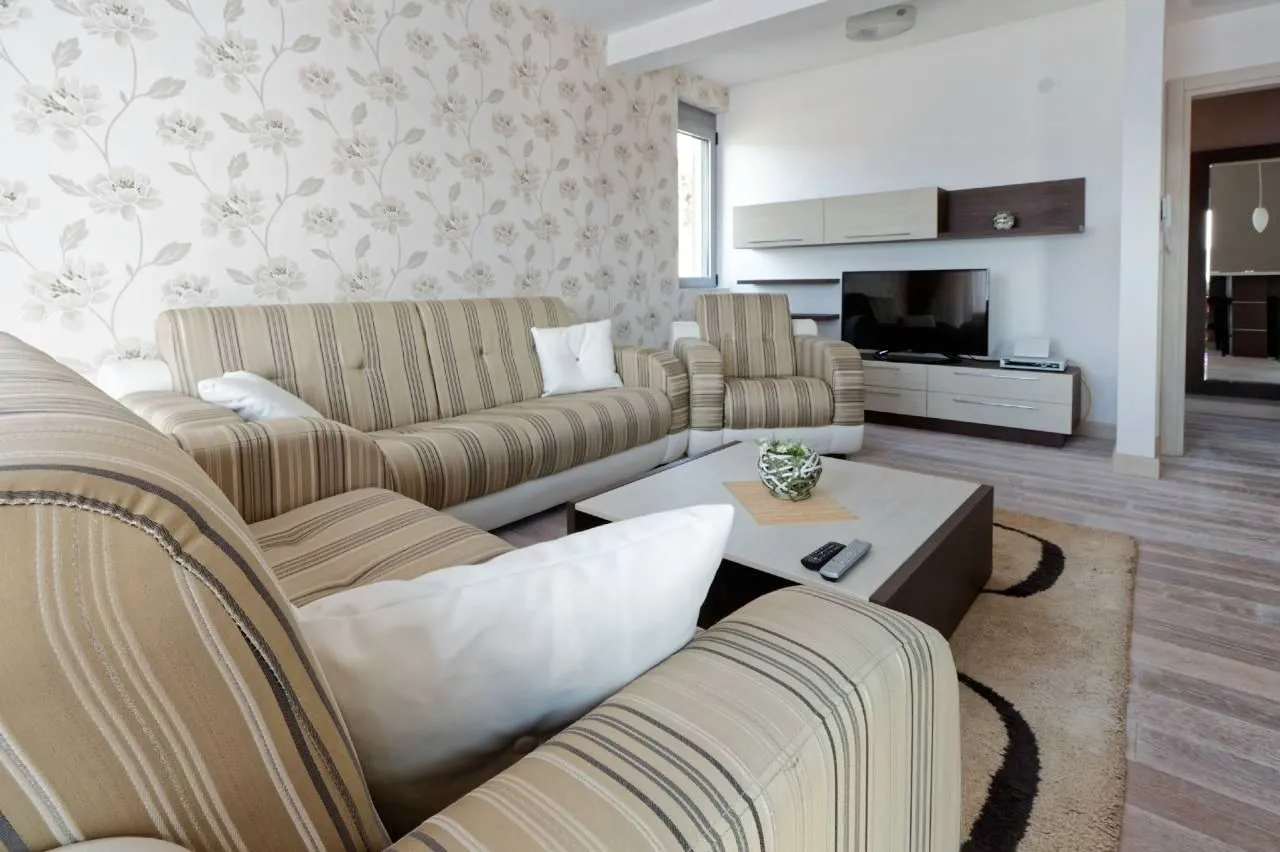 Prodaja, trosoban stan, 140m², Donja Lastva, Tivat