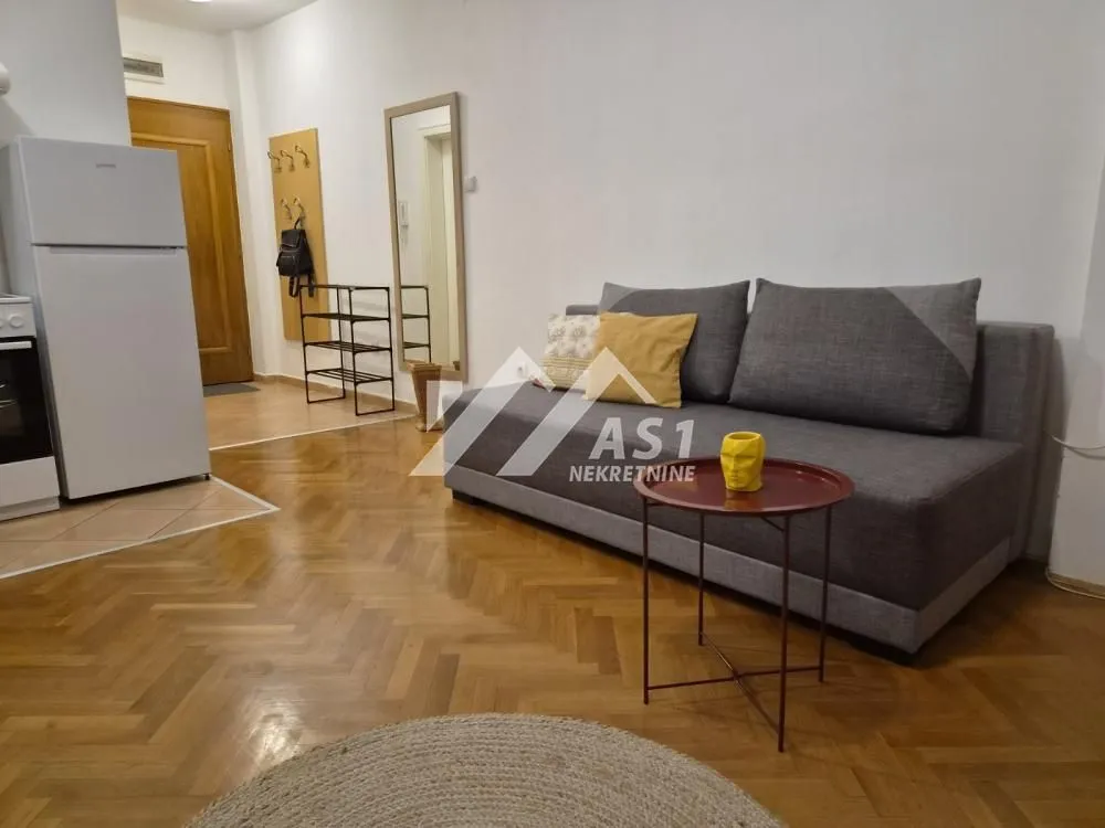 Izdavanje, jednosoban stan, 33m², Socijalno, Novi Sad Sve Podlokacije