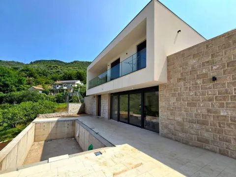 Prodaja, kuća, 268m², Tivat, Crna Gora - image 1