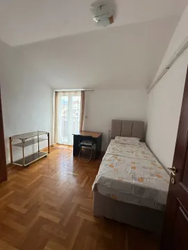 Izdavanje, četvorosoban stan, 150m², Stari Aerodrom, Podgorica - image 7