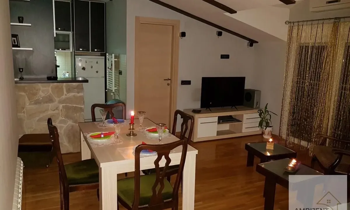 Izdavanje, trosoban stan, 73m², Vračar Sve Podlokacije, Beograd