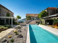 Izdavanje, kuća, 170m², Tivat, Crna Gora - image 2