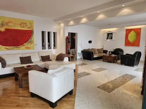 Izdavanje, stan, 149m², Pržno, Budva - image 18