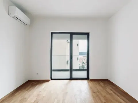 Sale, one bedroom apartment, 64m², Bečići, Budva - image 2