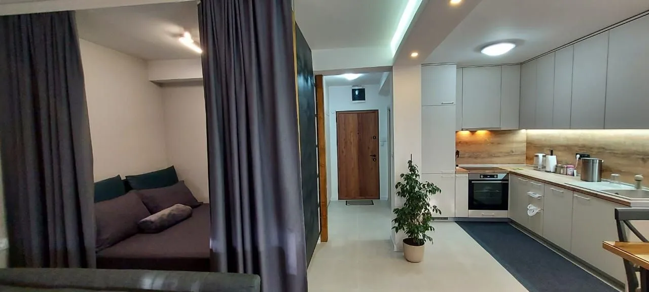 Izdavanje, jednosoban stan, 40m², Tivat, Crna Gora