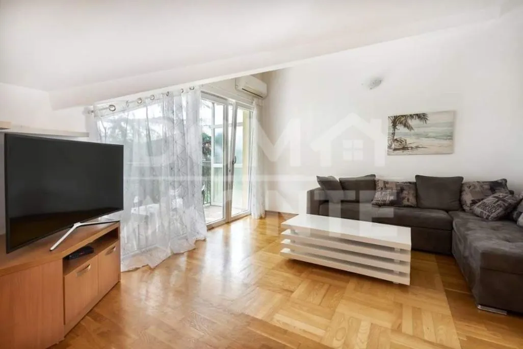 Izdavanje, dvosoban stan, 80m², Centar, Tivat
