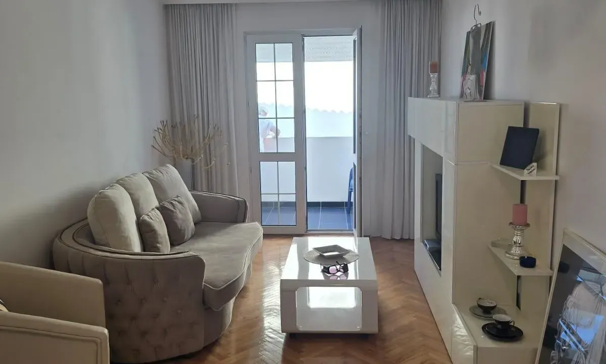 Izdavanje, dvosoban stan, 64m², Budva, Crna Gora