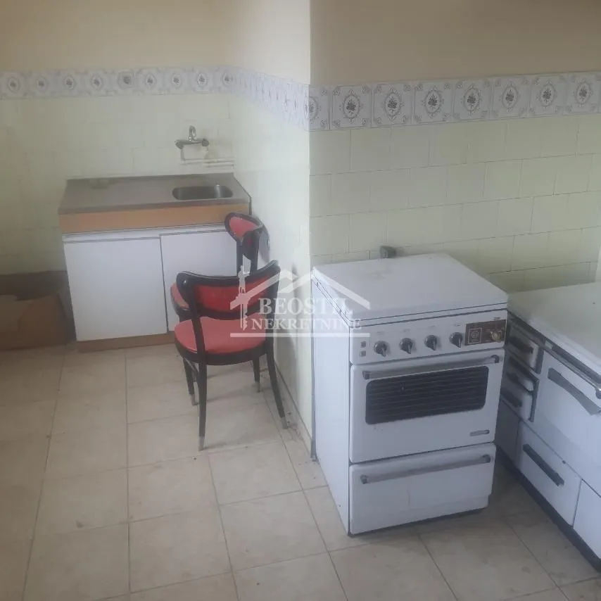 Prodaja, kuća, 204m², Vladimirci, Srbija