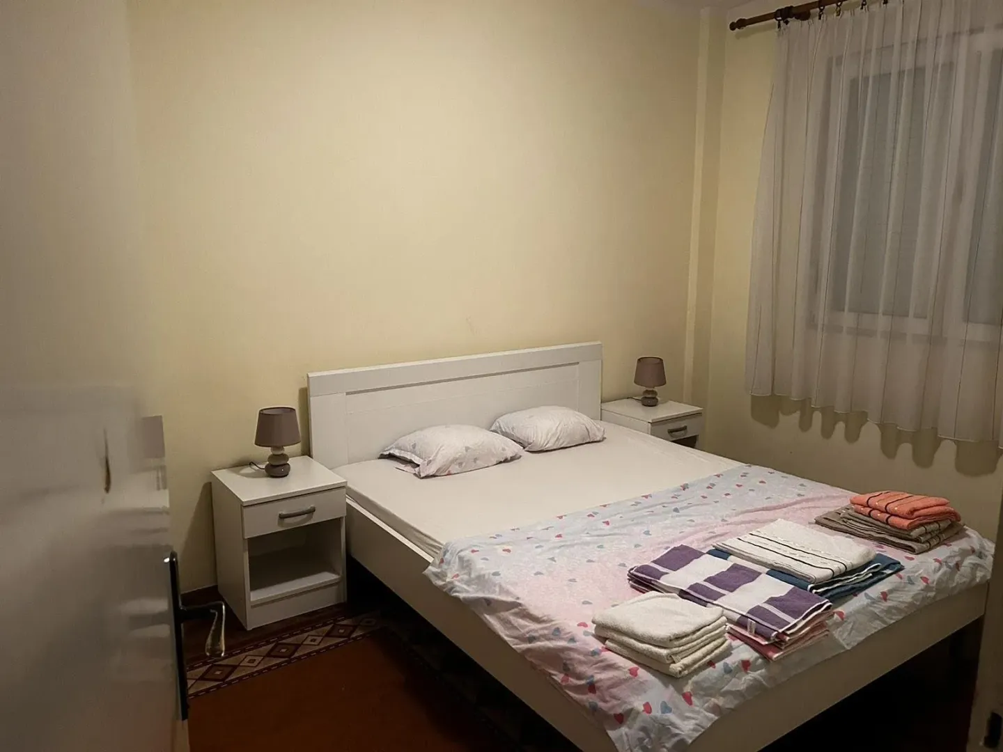 Izdavanje, dvosoban stan, 74m², Pobrežje, Podgorica