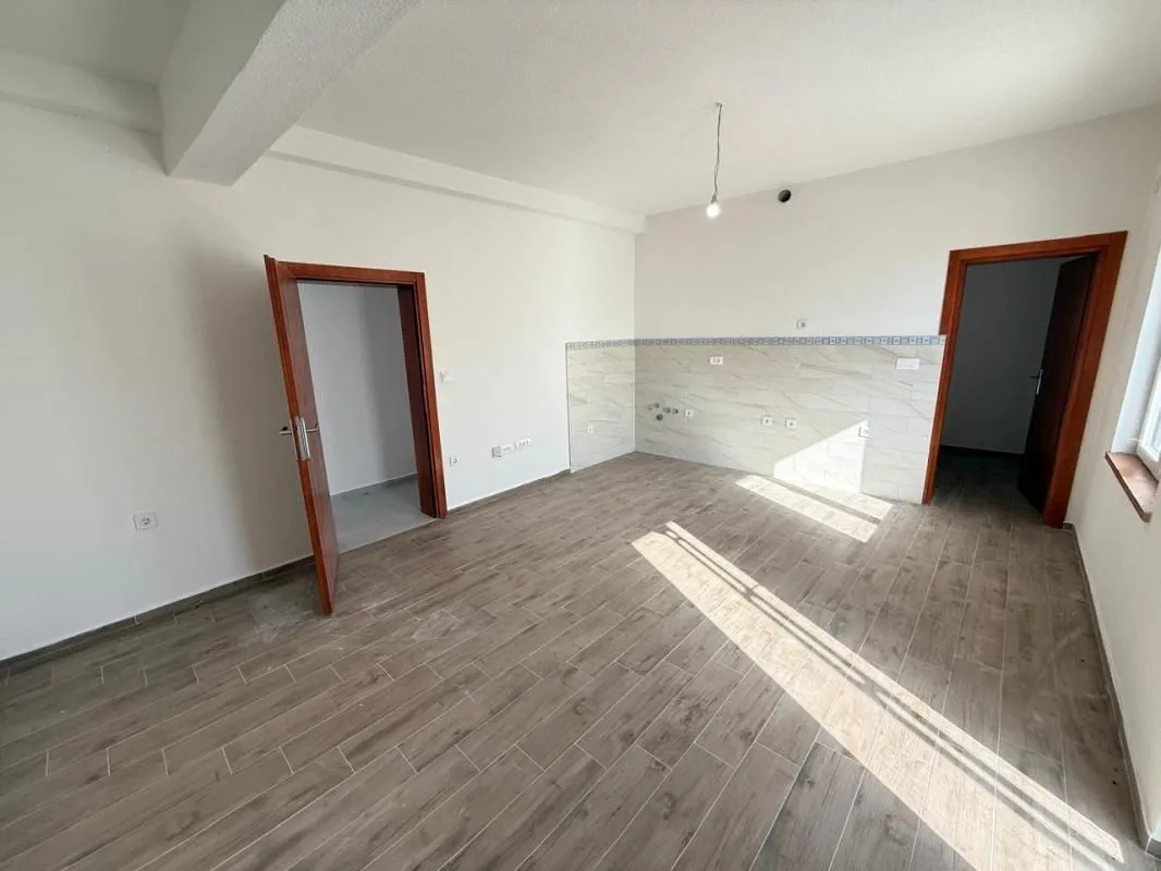 Prodaja, dvosoban stan, 88m², Šušanj, Bar