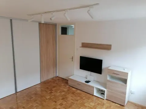 Izdavanje, jednosoban stan, 37m², Novo naselje, Novi Sad - image 11