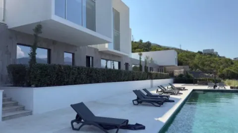 Sale, house, 350m², Kotor, Crna Gora - image 3