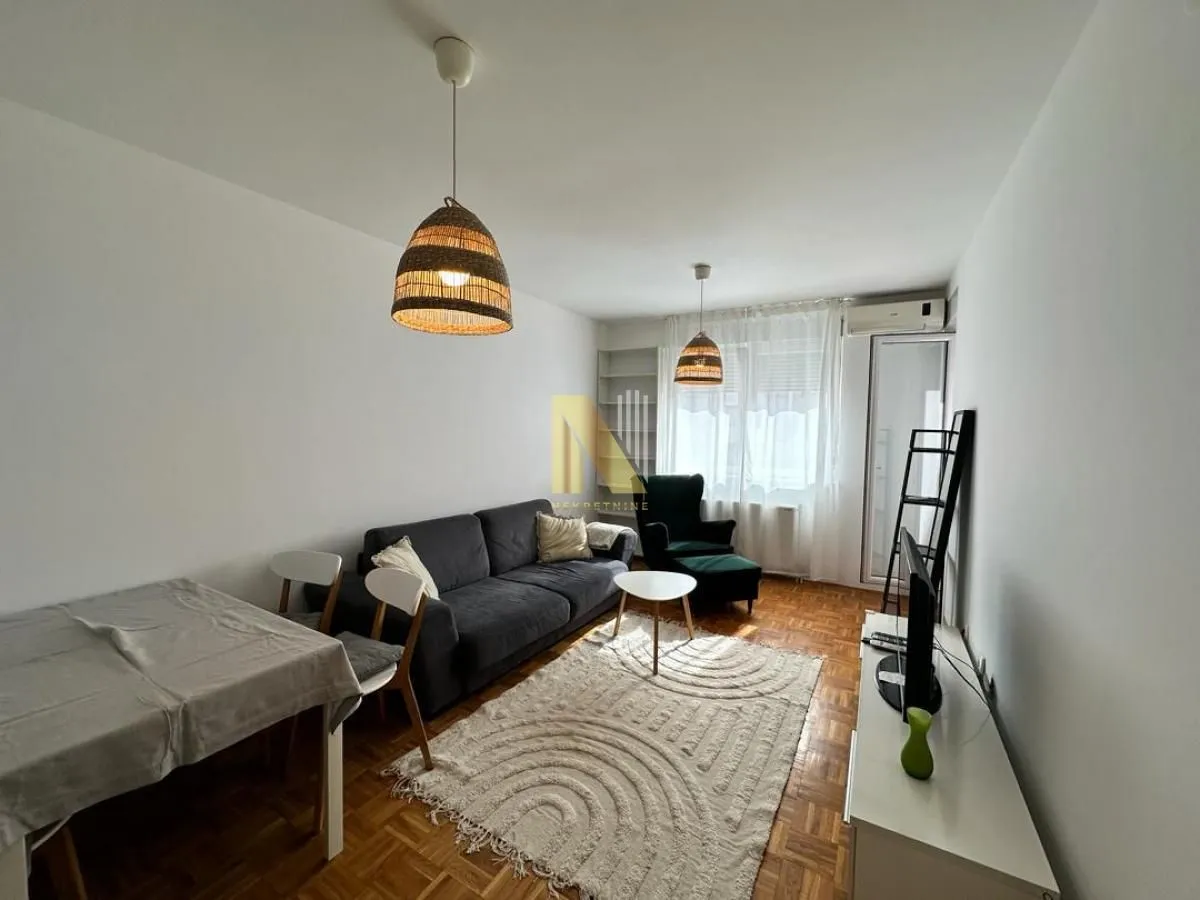 Izdavanje, jednosoban stan, 36m², Bulevar Oslobodjenja, Novi Sad Sve Podlokacije
