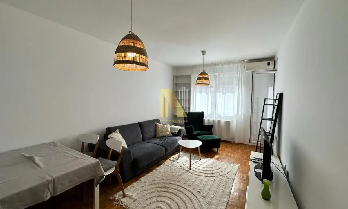Izdavanje, jednosoban stan, 36m², Bulevar Oslobodjenja, Novi Sad Sve Podlokacije