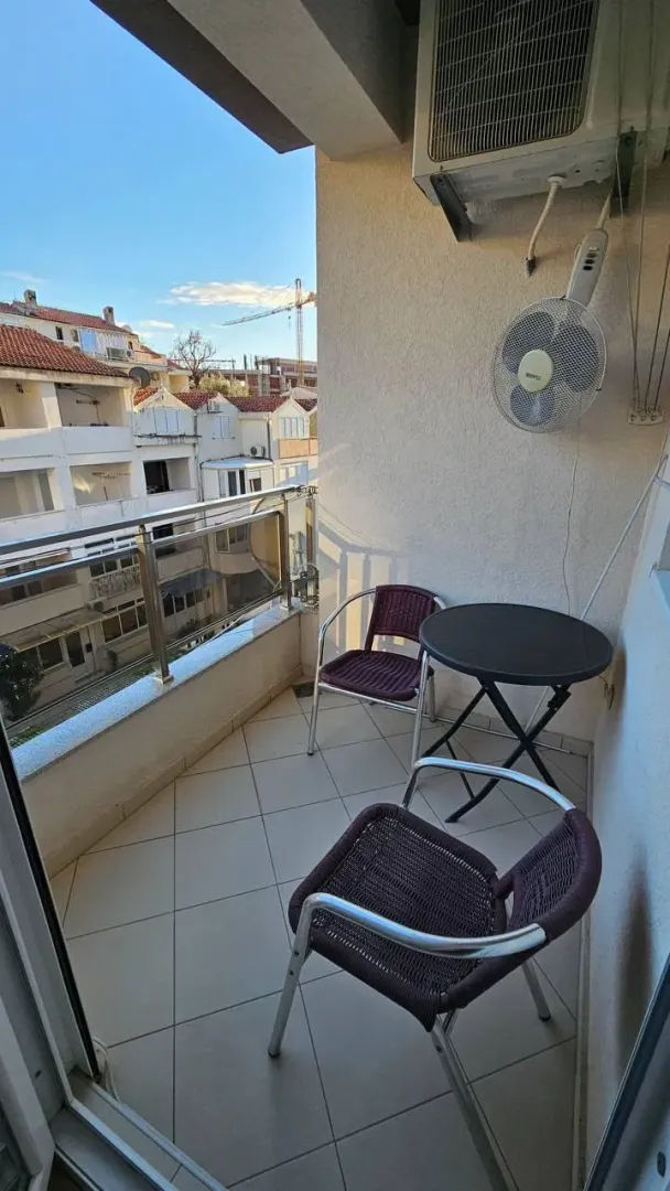 Rent, one bedroom apartment, 40m², Bečići, Budva
