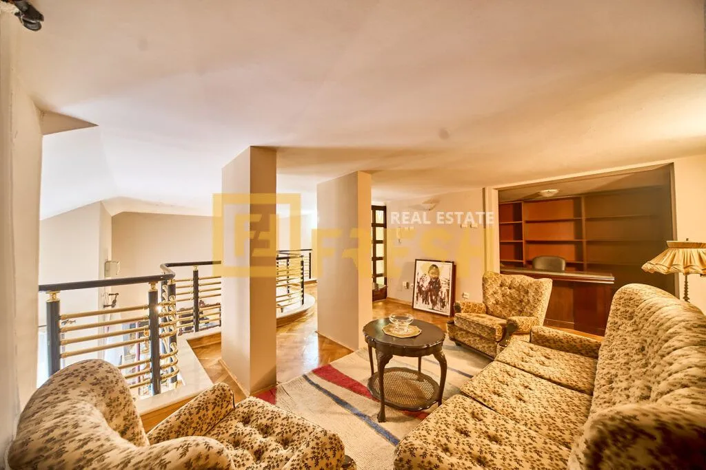 Izdavanje, kuća, 280m², Gorica C, Podgorica