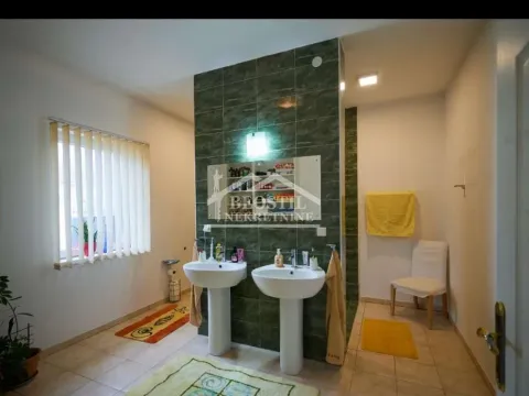 Prodaja, kuća, 304m², Kikinda, Srbija - image 17