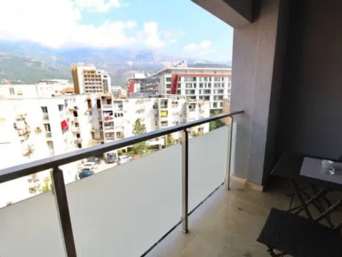 Izdavanje, dvosoban stan, 58m², Budva, Crna Gora