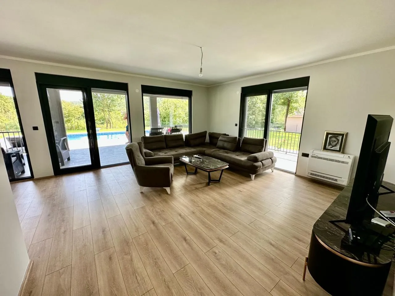 Rent, house, 150m², Pričelje, Podgorica