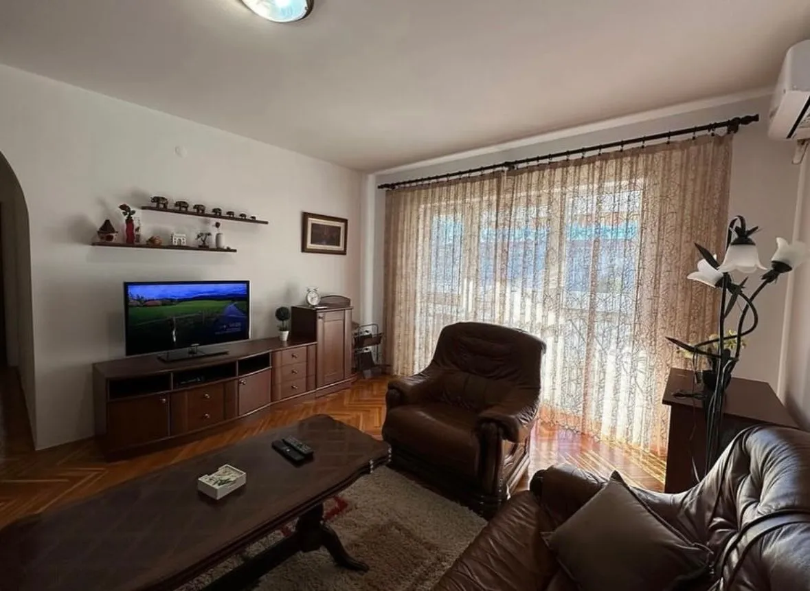 Rent, two bedroom apartment, 84m², Centar, Bar