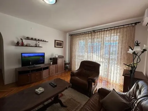 Izdavanje, dvosoban stan, 84m², Centar, Bar - image 4