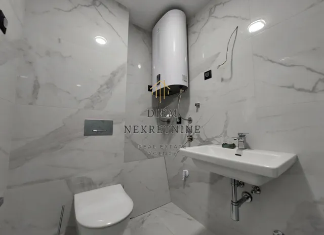 Prodaja, dvosoban stan, 55m², Dobrota, Kotor