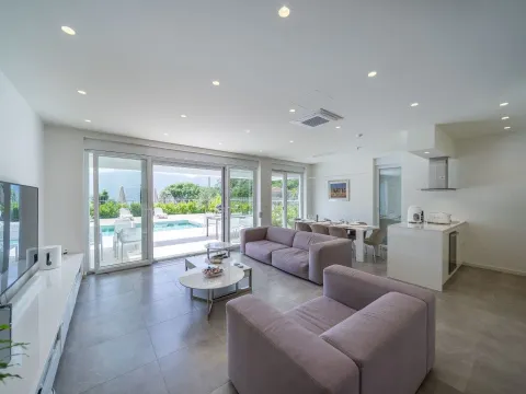 Sale, house, 250m², Orahovac, Kotor - image 8