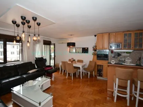 Sale, house, 430m², Kalenić Pijaca, Vračar Sve Podlokacije - image 4